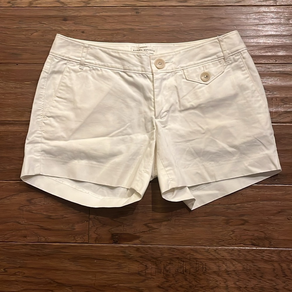Banana Republic Women’s White Shorts Size 4